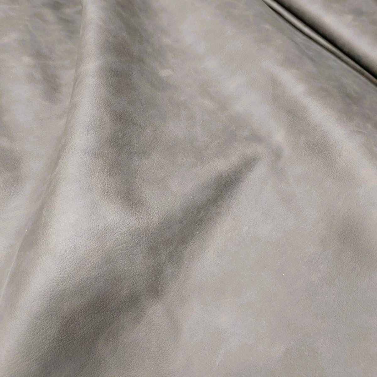 Curtido engrasado gris envejecido