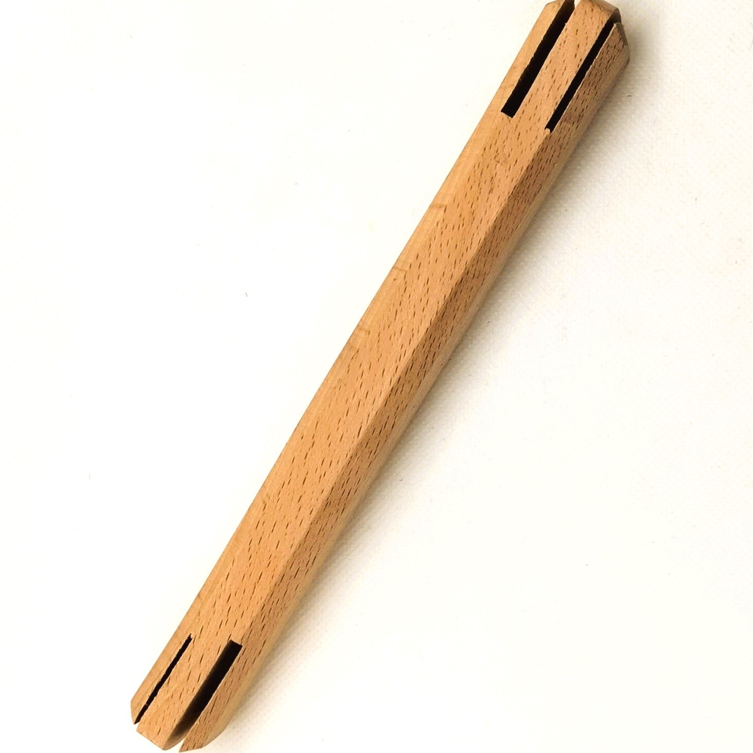 Ergonomic wooden ruler for leather