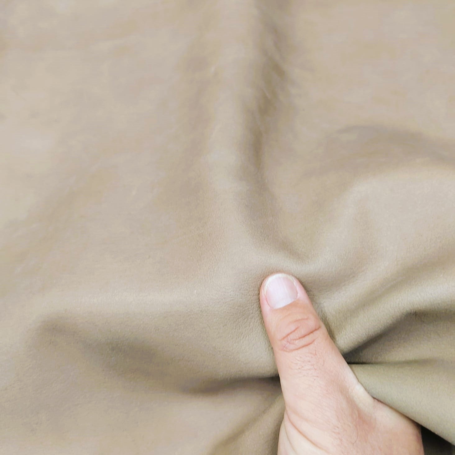 Piel de ternera semi engrasada marrón