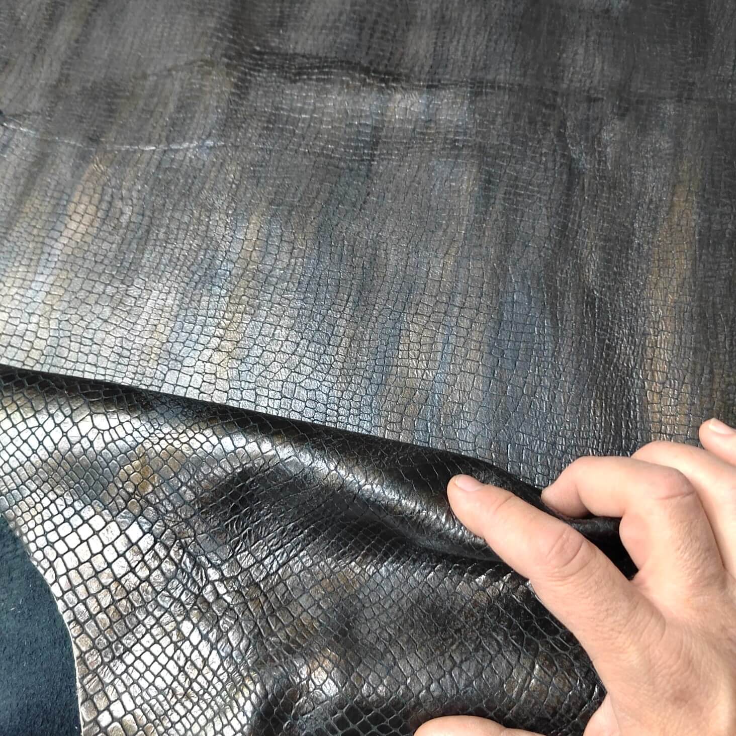 ✨ Cuero grabado negro y cobre – Elegancia y calidad para artesanos exigentes 🏆