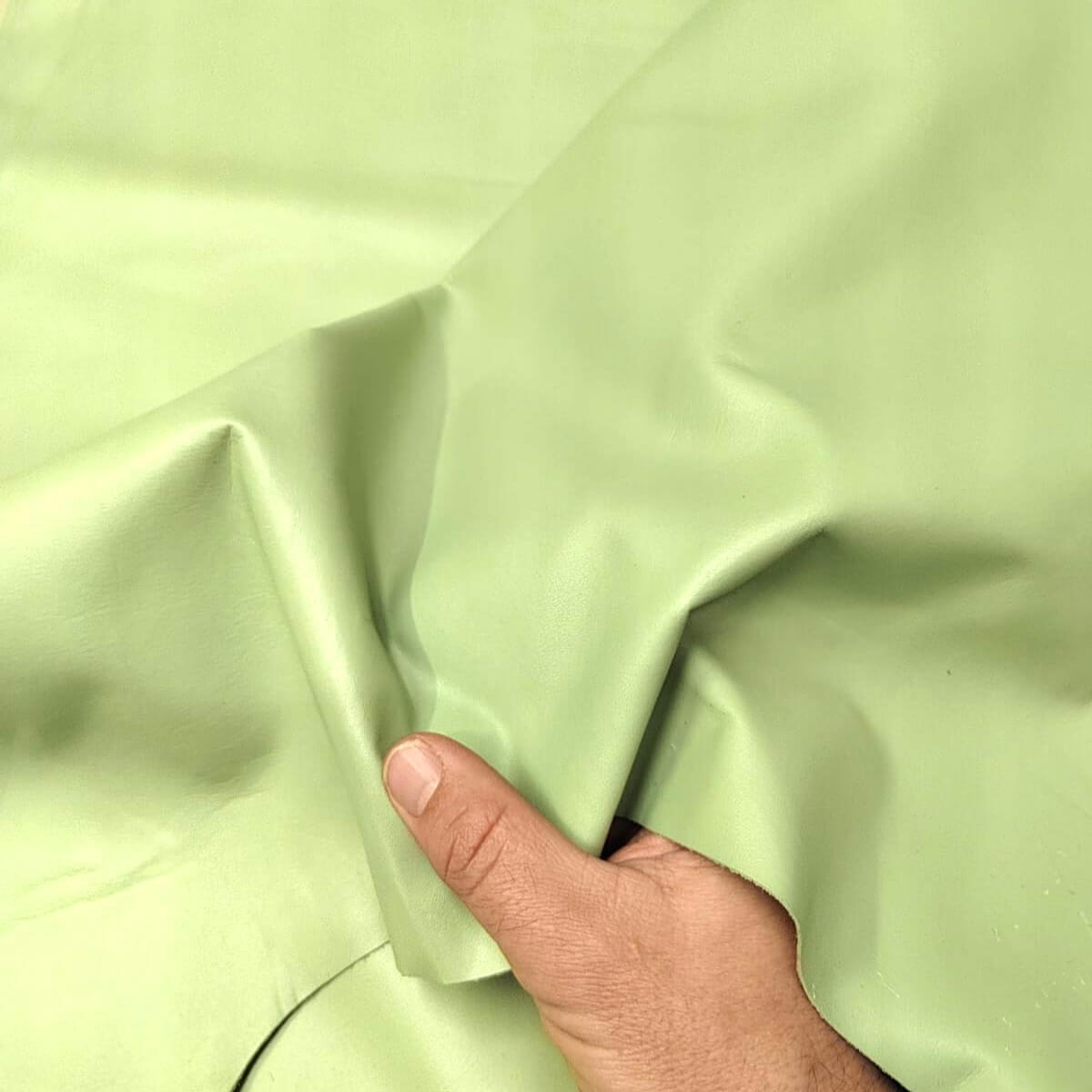 Cuero en Verde Claro: La Elección Ideal para Artesanos 🌟