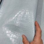 🔵 Cuero Grabado en Azul Calidad Premium – Estilo, textura y elegancia en una sola pieza 💼🧵