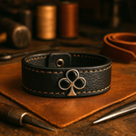 🍀 Fornitura Trébol Esmaltada en Negro – Elegancia Artesanal en Edición Limitada 🖤