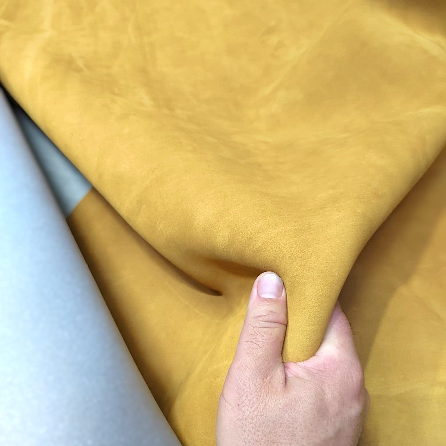 Nubuck tanné hydrofuge de couleur camel - Idéal pour l'artisanat de la chaussure et de la maroquinerie