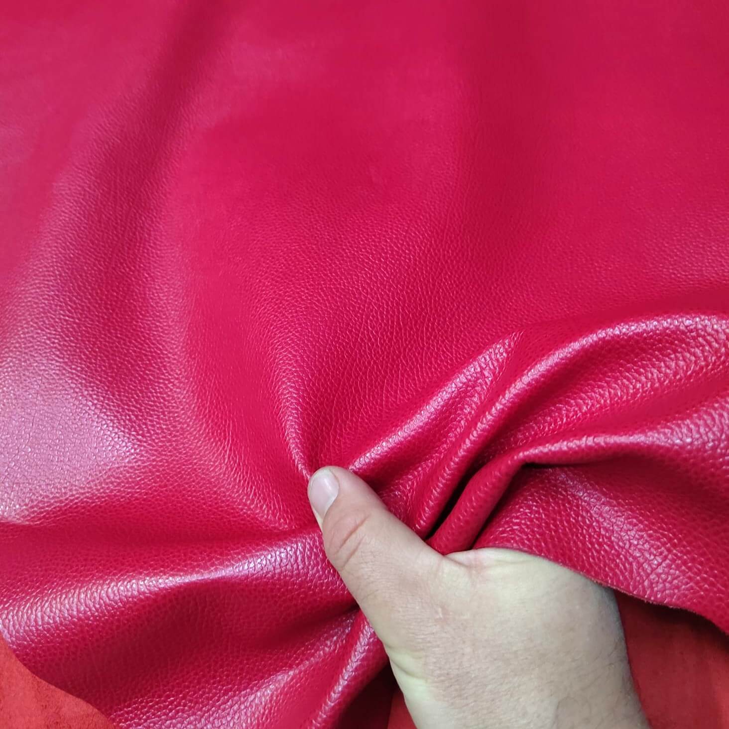 🔥 Cuero Rojo en Oferta – Elegancia y calidad para tus creaciones artesanales 🔥