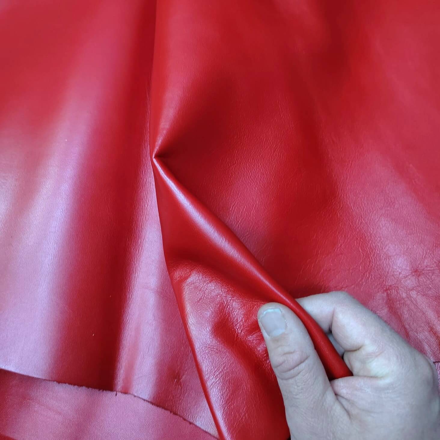 🔥 Cuero en Oferta color rojo – ¡Brilla con un material de altísima calidad! 🔥