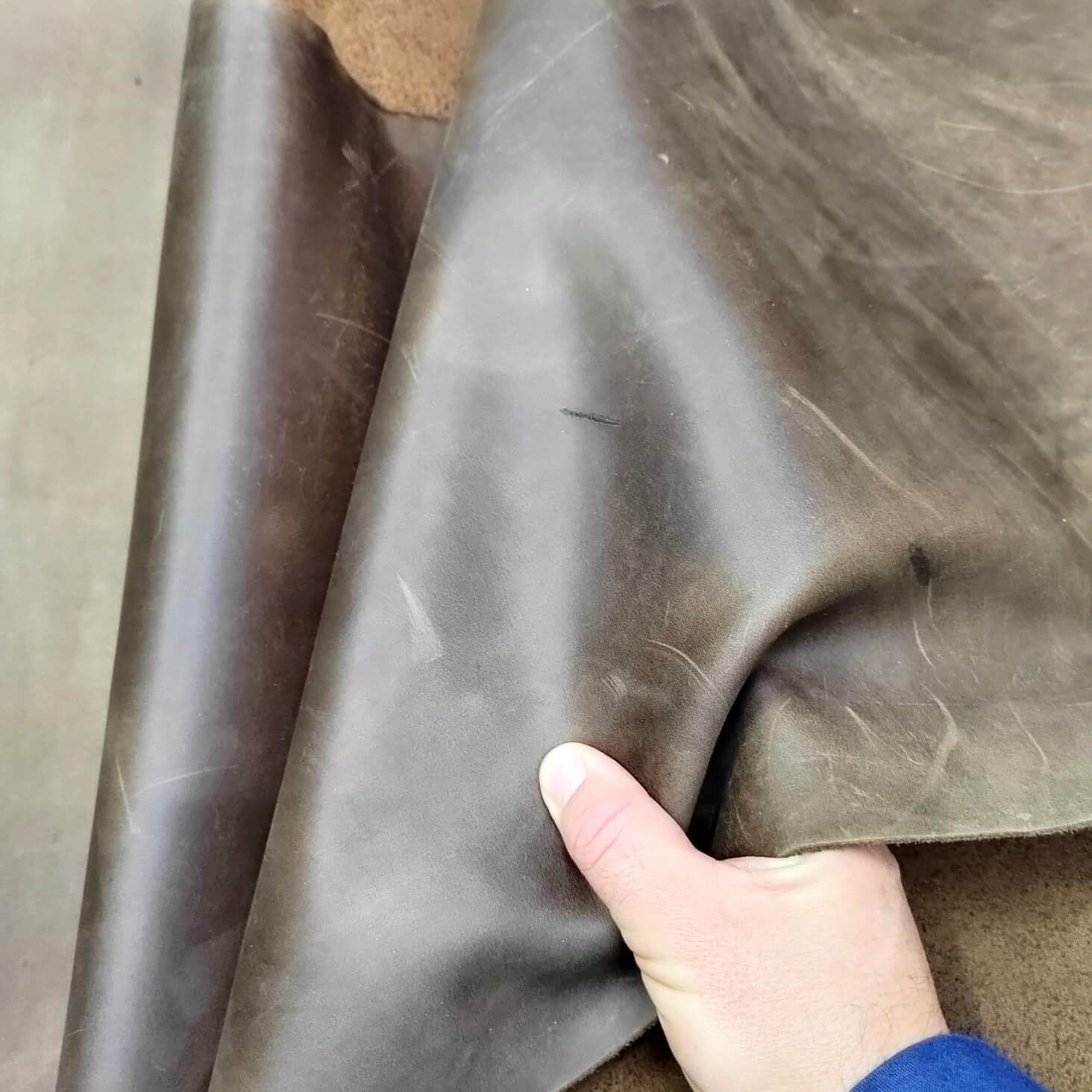 🔥 Cuero engrasado Premium con Pull – ¡El aliado perfecto para tus creaciones artesanales! ✨