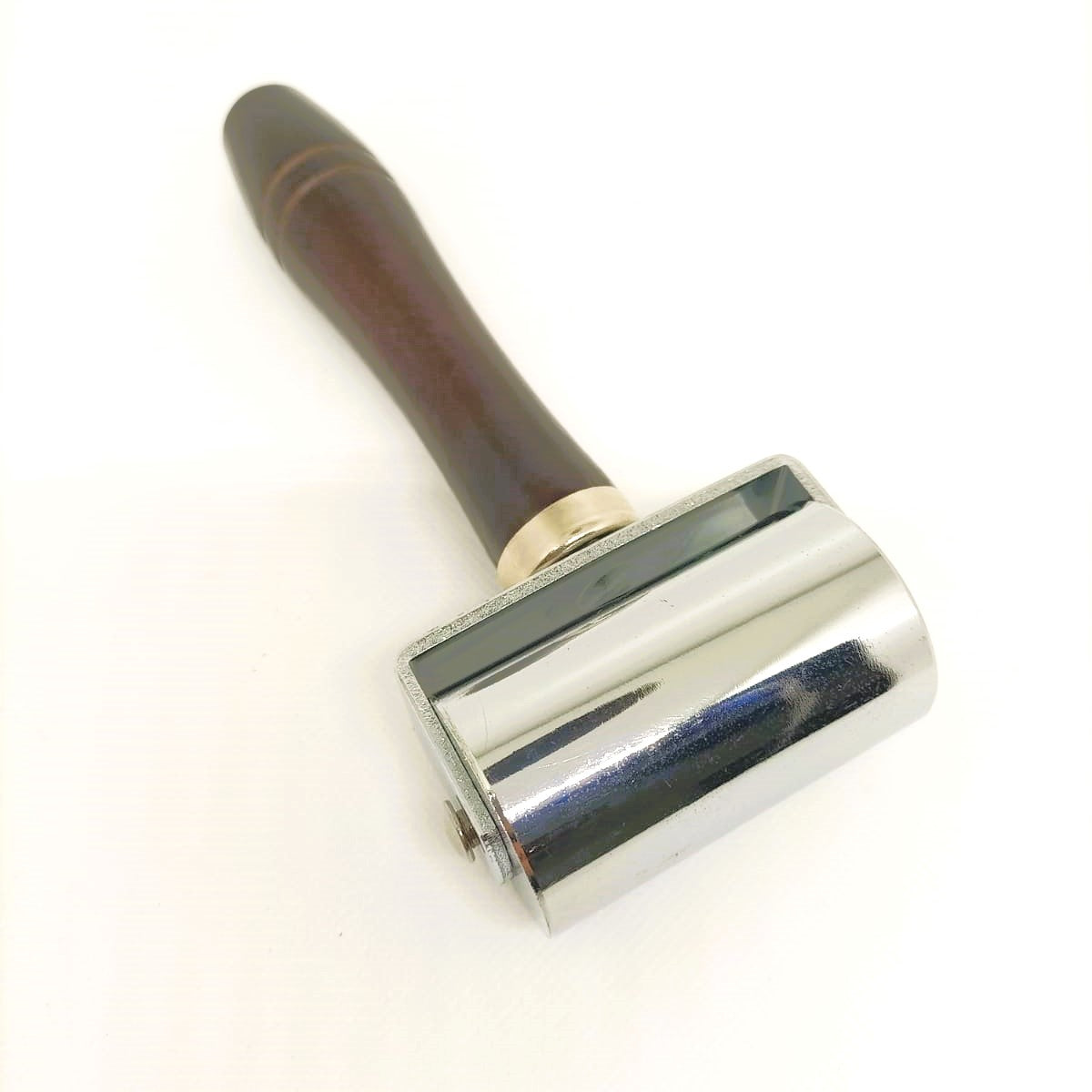 Solid edge-pressing roller