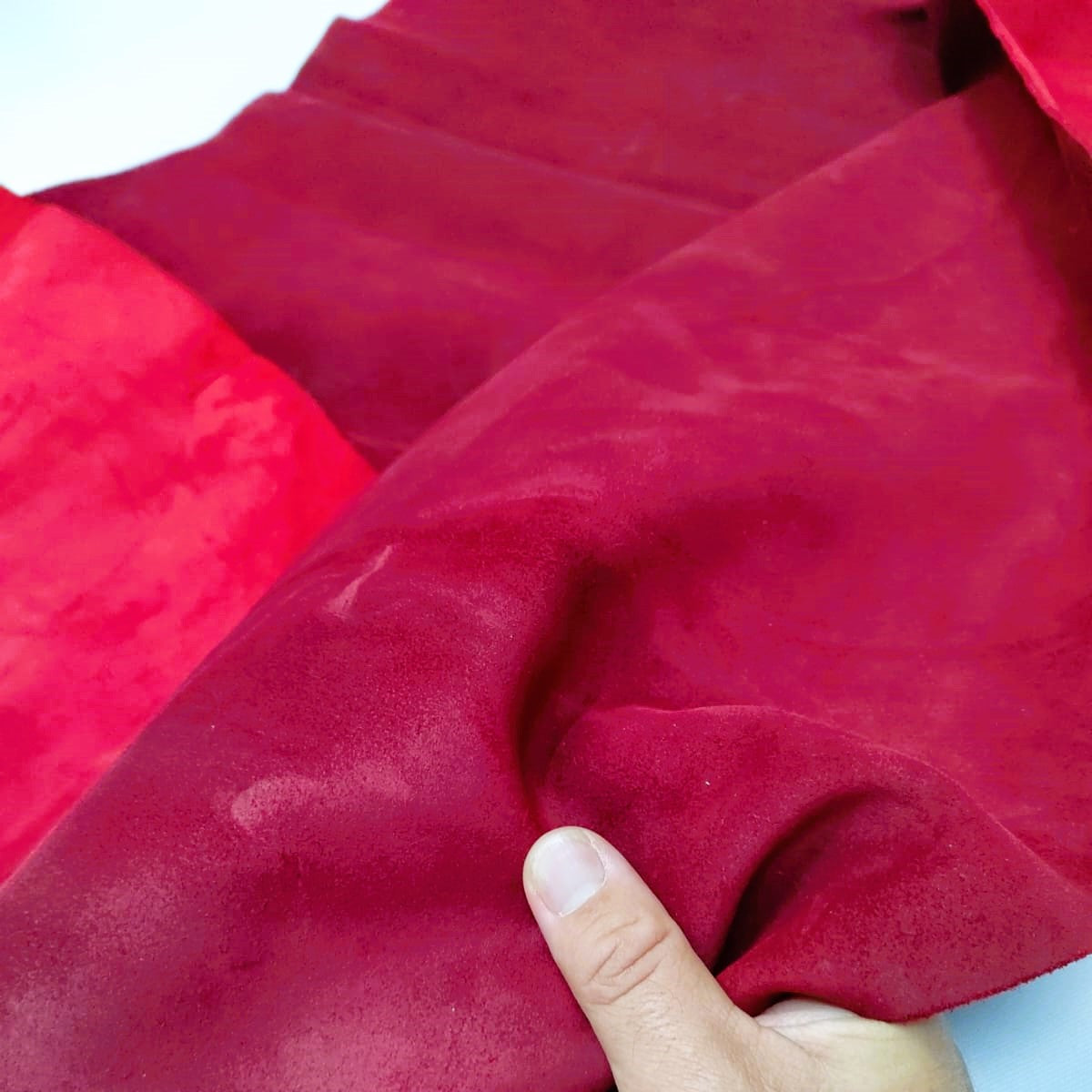 Croûte de cuir rouge huilée