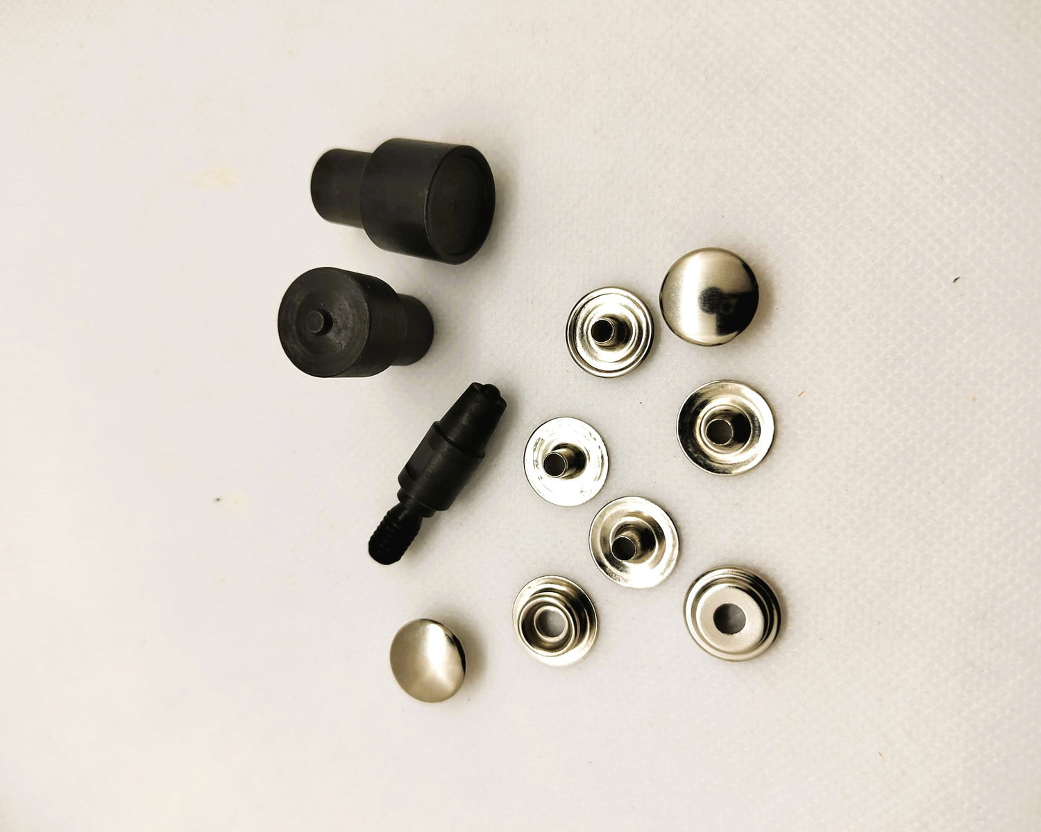 Die for metal brooch