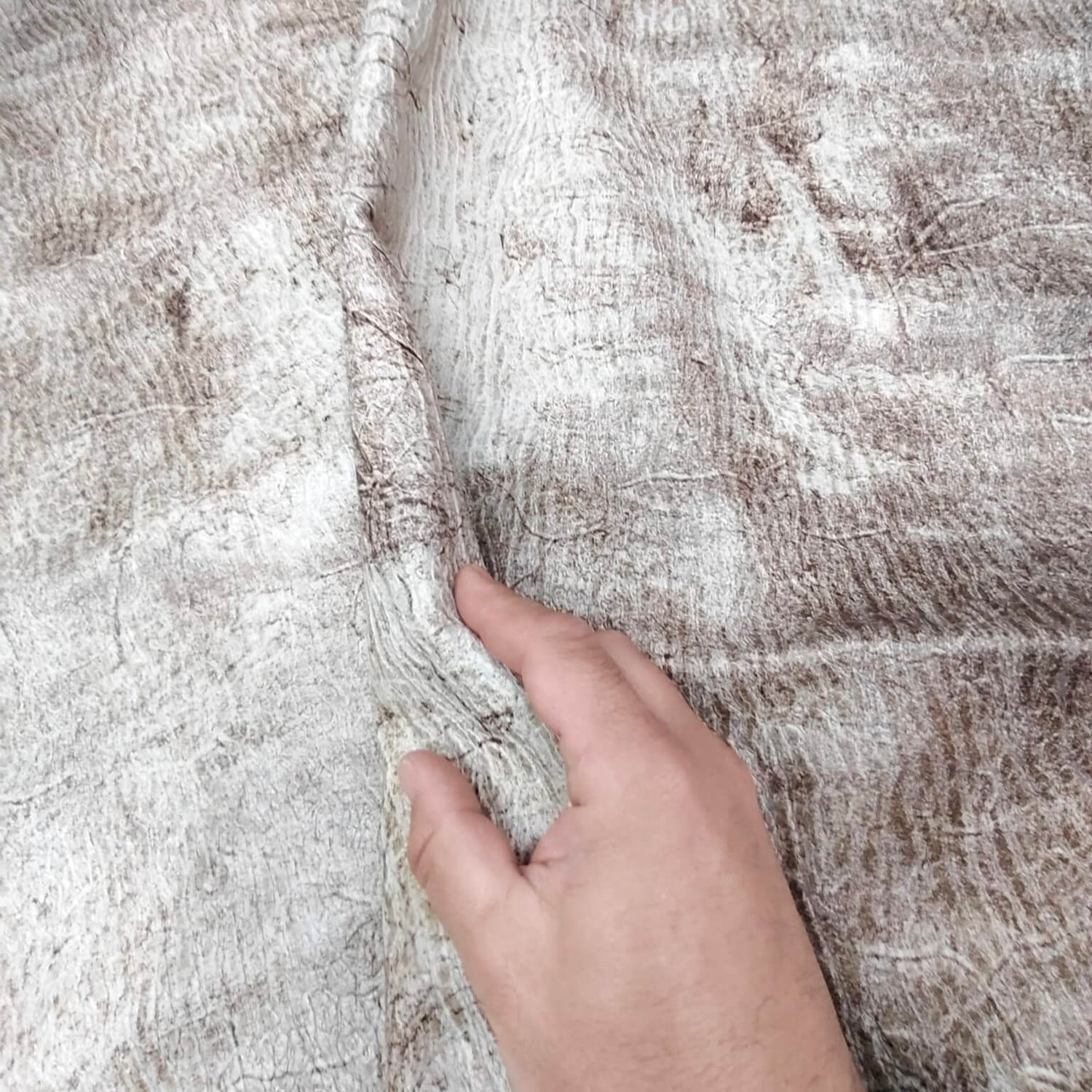 Cuero envejecido engrasado en tonos camel y marrones