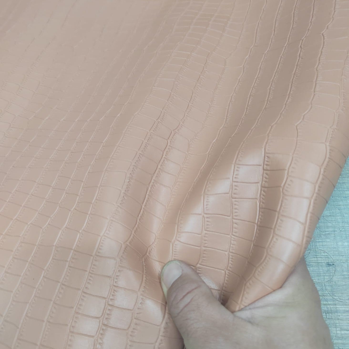 Curtido salmón de ternera grabada para artesanía