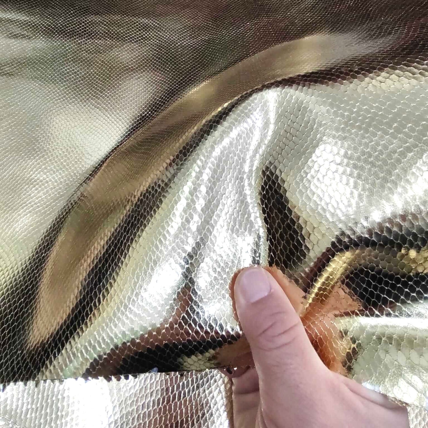 ✨ Cuero Oro con Grabado Serpiente · Elegancia que se siente