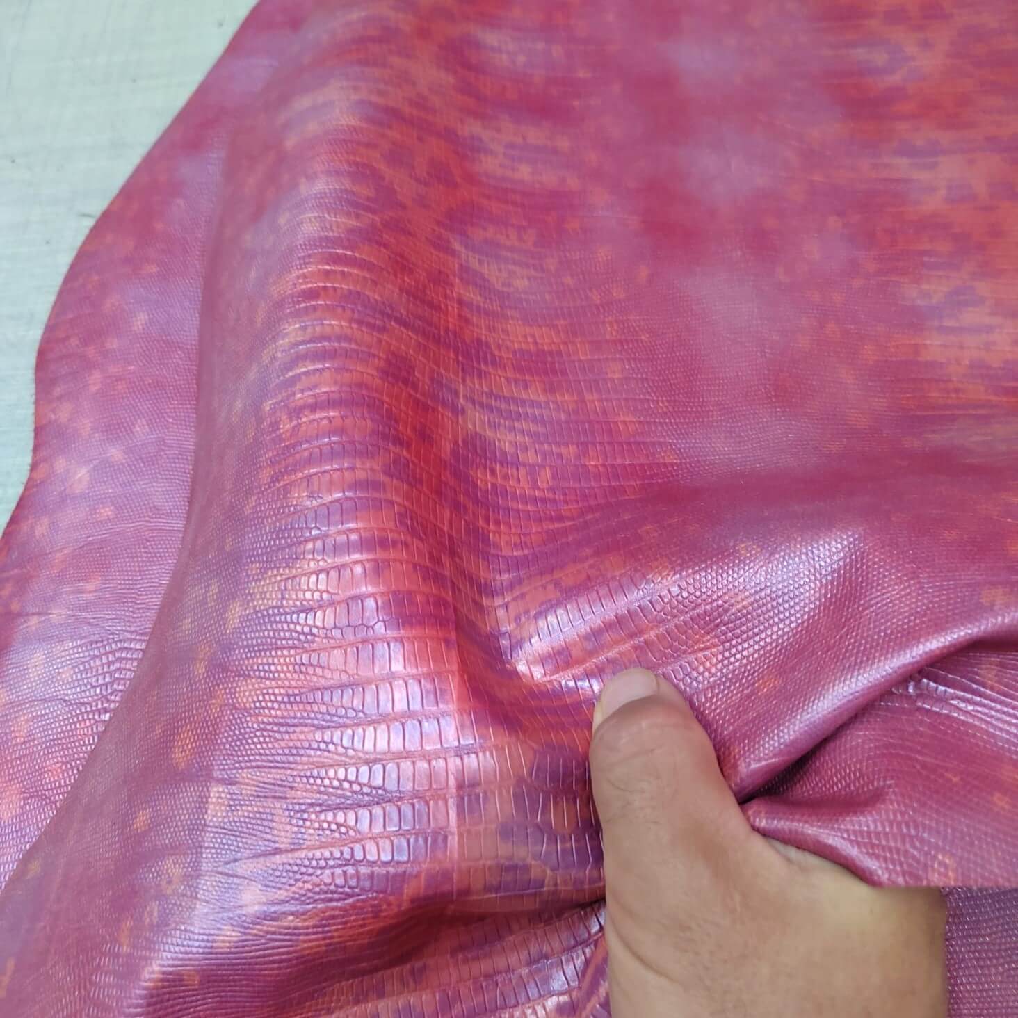 Tanned Two-tone print in pink and fuchsia. Spectacular