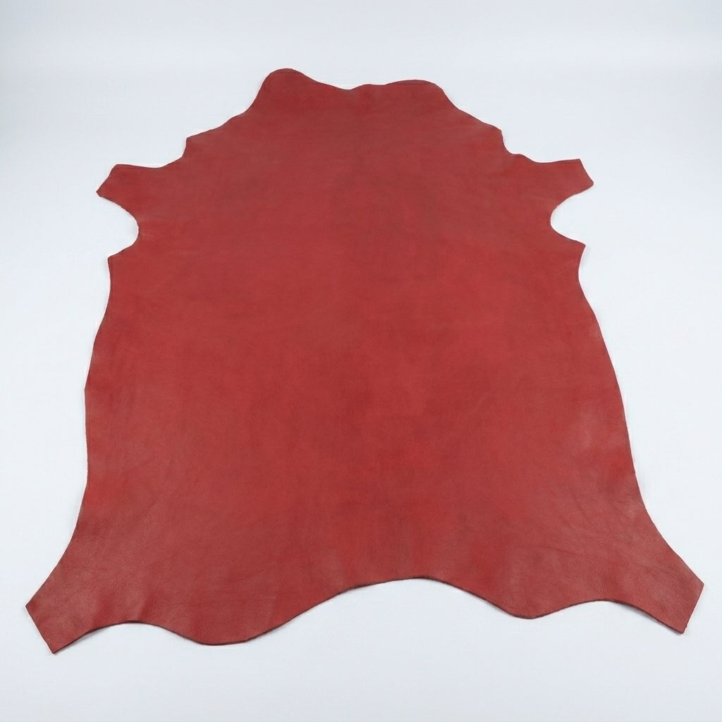 Cuero rojo engrasado con pull y curtición vegetal