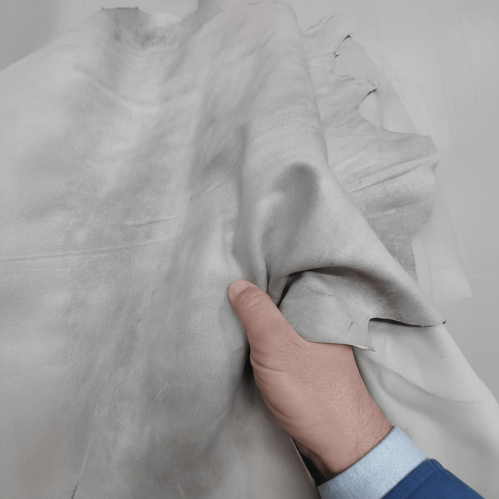 Cuir de veau de haute qualité en argent vieilli : spectaculaire pour vos travaux manuels !