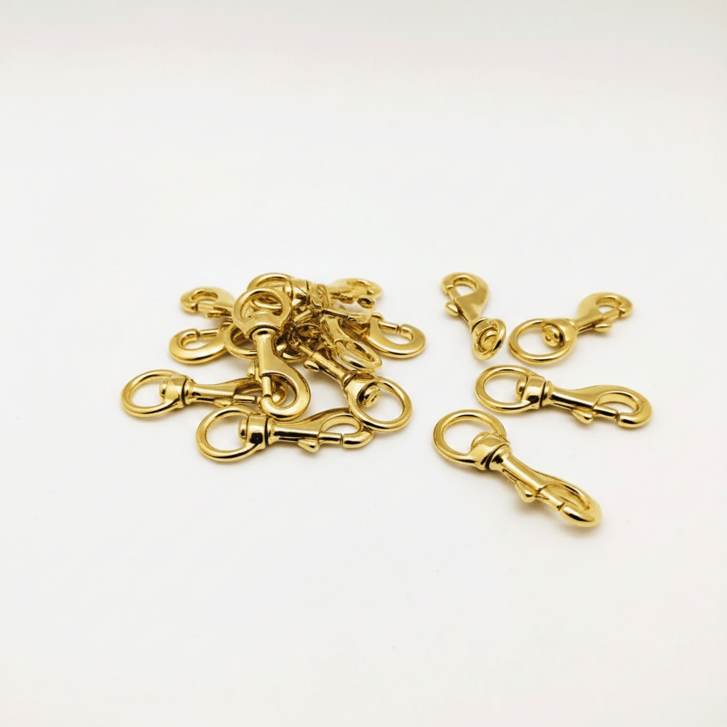 Brass carabiner. 20 mm. No rust.