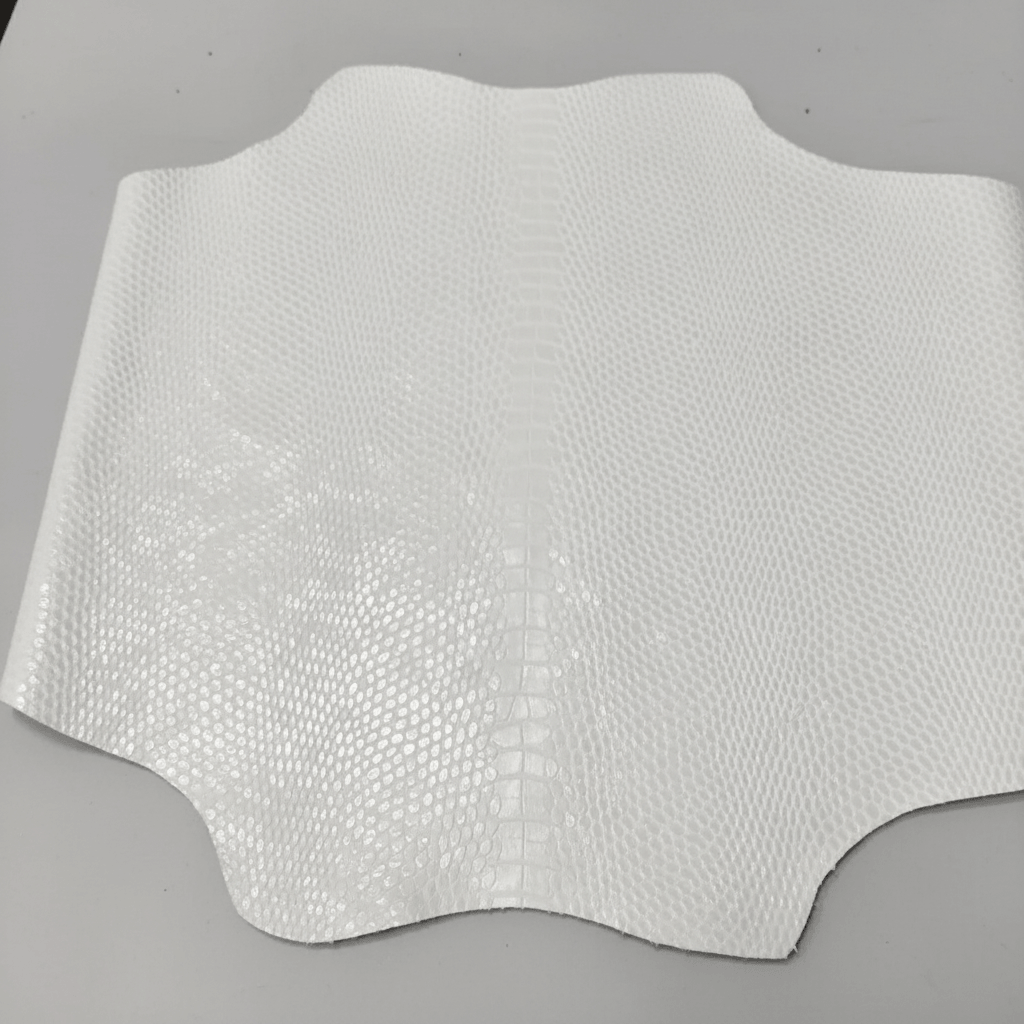 Oferta especial en cuero de cabra en color Blanco Roto Estampado: Elegancia y Distinción para tus Manualidades