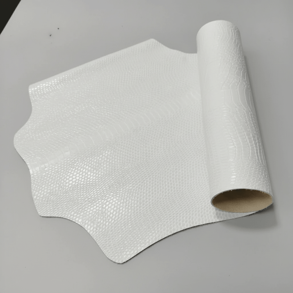 Oferta especial en cuero de cabra en color Blanco Roto Estampado: Elegancia y Distinción para tus Manualidades